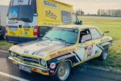 foto-opel-ascona-a-rallye-froehlich-pista-e-piloti-flugplatz
